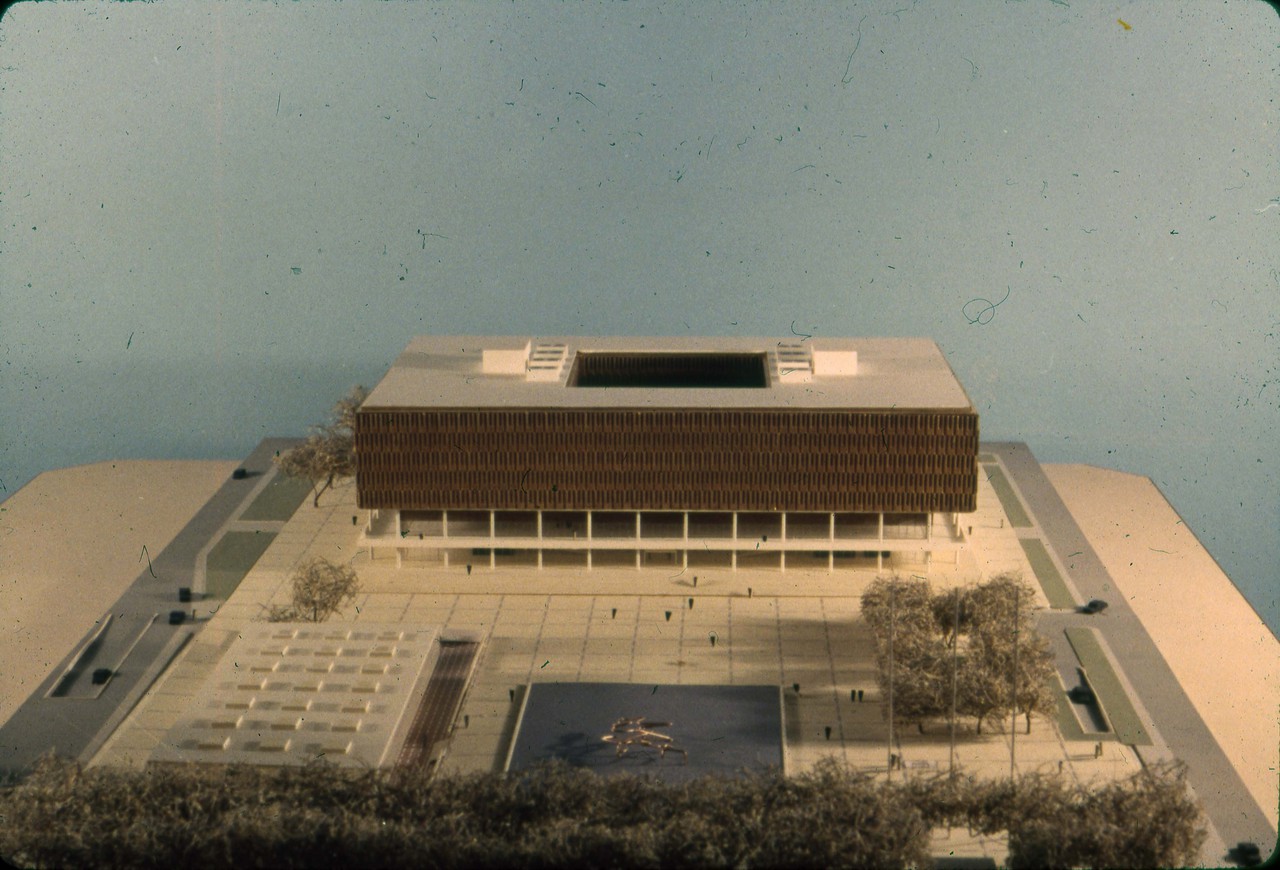 David Horne entry, City Hall and Square Competition, Toronto, 1958, architectural model